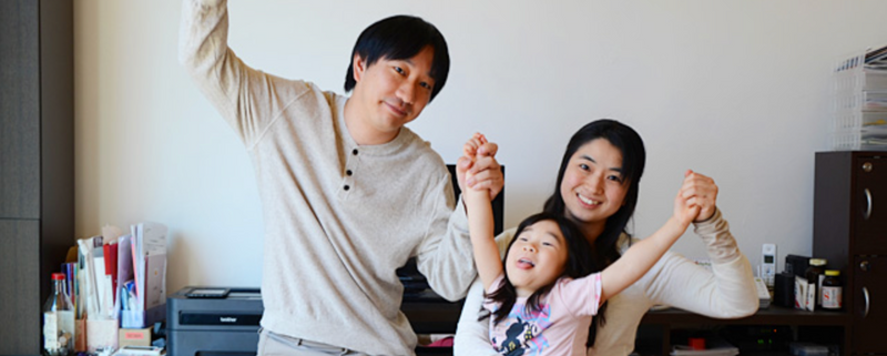 他の家で別のメーカーの漆喰の壁を見ましたが、 表面がざらざらしていて砂壁みたいでした。 わたしはこのロハスウォールの漆喰が好きですね。